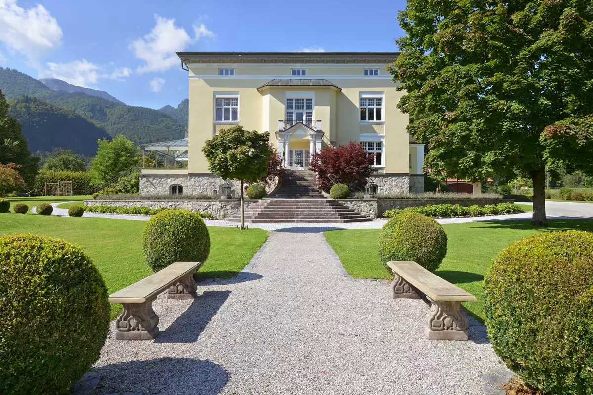 Protected historic villa on Lake Kochel